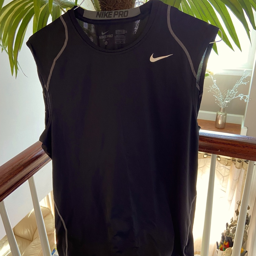 Men’s black sport top